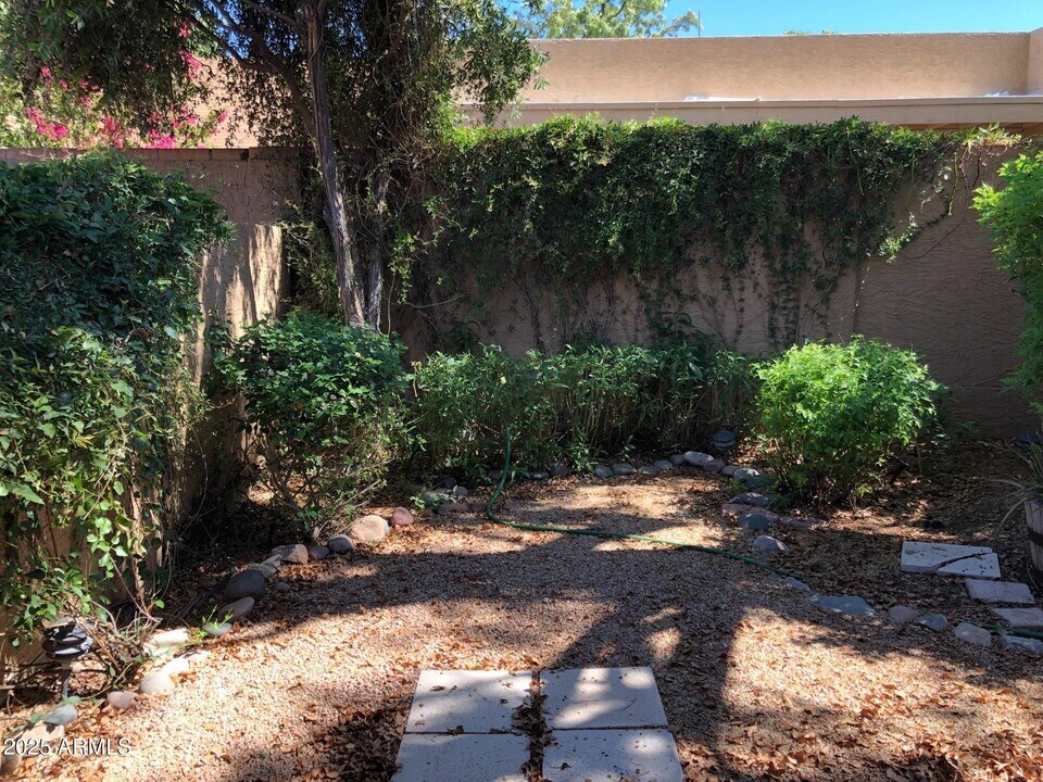 9144 E Winchcomb Dr in Scottsdale, AZ - Building Photo