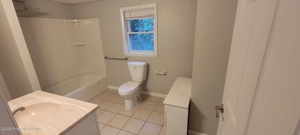 138 Sand St in Dunmore, PA - Building Photo - Building Photo