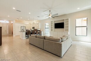 3471 Pacific Dr in Naples, FL - Building Photo