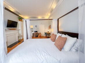 337 Beacon St, Unit 2 in Boston, MA - Building Photo - Building Photo