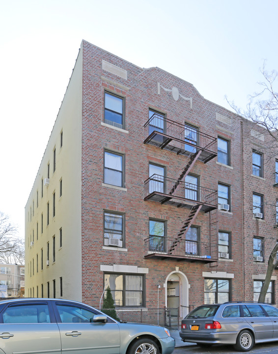 21-35 27th St in Astoria, NY - Building Photo