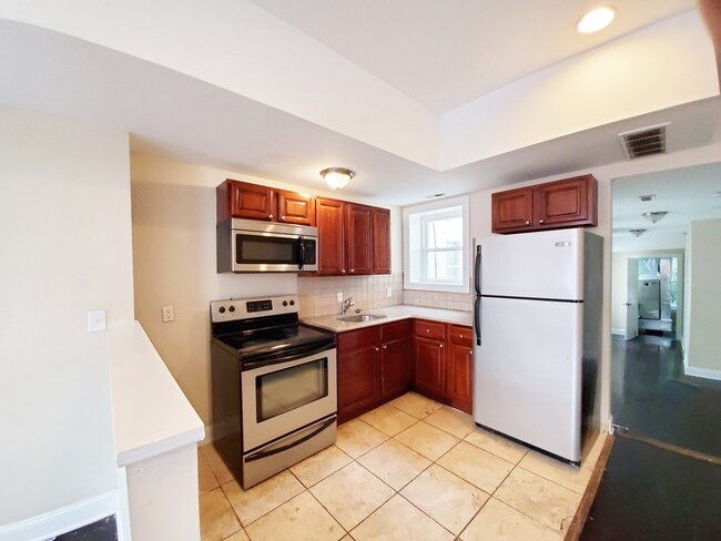 1616 Fontain St, Unit B in Philadelphia, PA - Building Photo - Building Photo