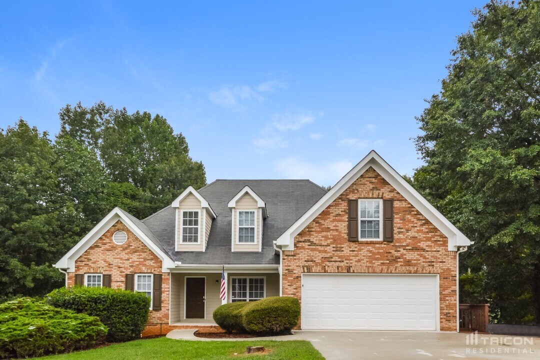 265 Wisteria Way in Covington, GA - Foto de edificio