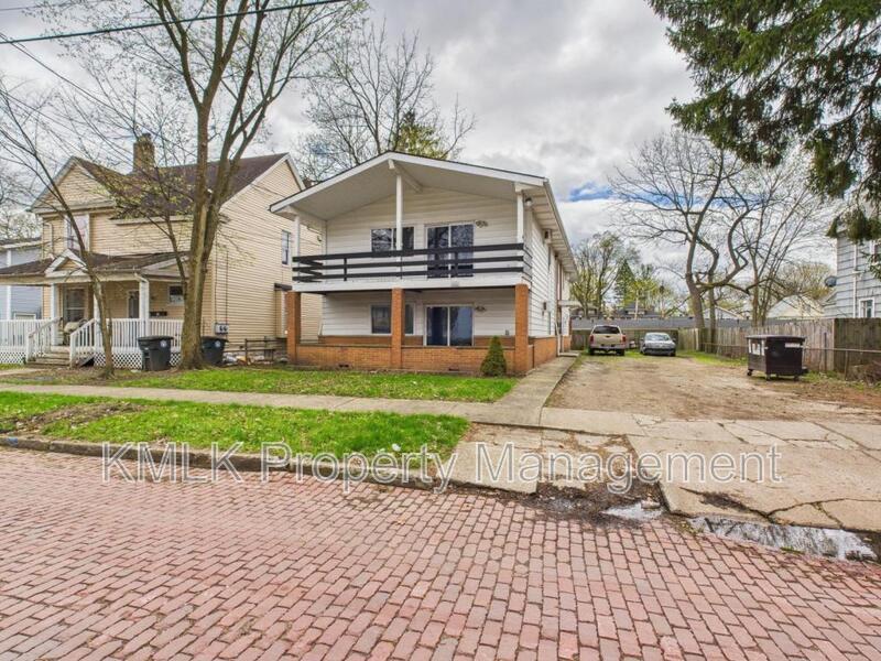 22 W York St in Akron, OH - Foto de edificio