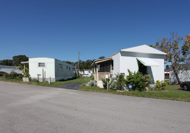 1637 S Military Trl in West Palm Beach, FL - Foto de edificio - Building Photo