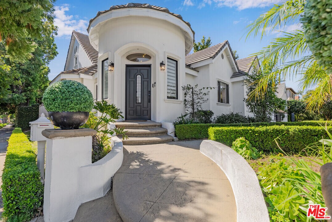 367 S Oak Ave in Pasadena, CA - Building Photo