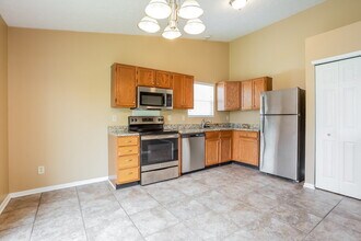 10802 Sedgegrass Dr in Indianapolis, IN - Foto de edificio - Building Photo