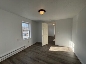 20 Ayer Rd in Shirley, MA - Foto de edificio - Building Photo