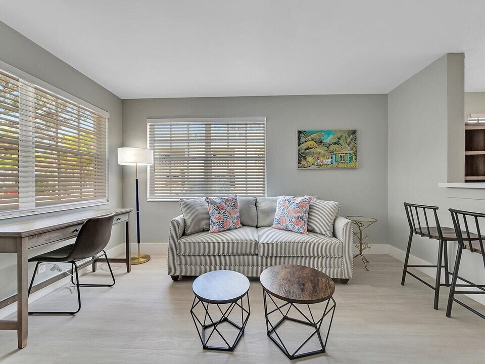 318 Walnut St in Hollywood, FL - Building Photo