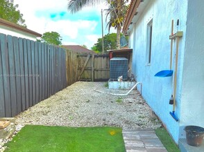 19044 SW 319th St-Unit -. in Homestead, FL - Foto de edificio - Building Photo