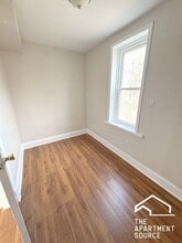 8444 S Buffalo Ave, Unit 2 in Chicago, IL - Foto de edificio - Building Photo