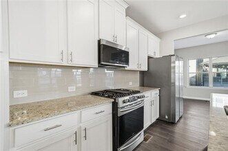 318 Commons Ave in Woodstock, GA - Building Photo - Building Photo