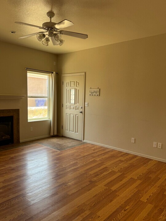 4546 Hillsboro Loop in Las Cruces, NM - Building Photo