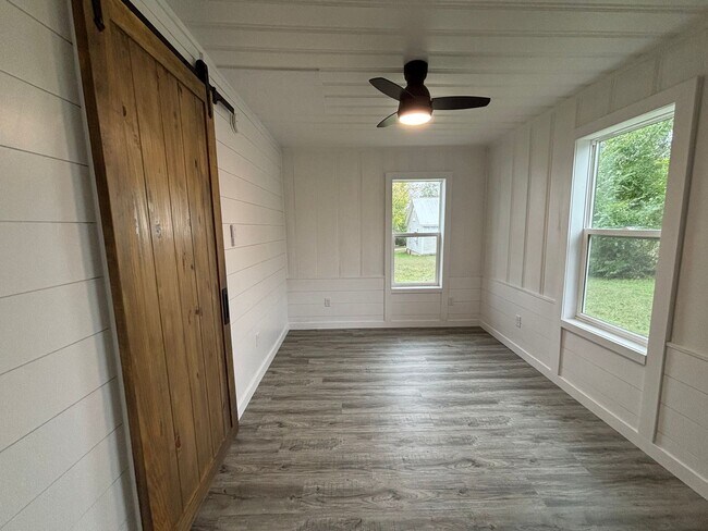 109 W 14th St in Eldon, MO - Building Photo - Building Photo