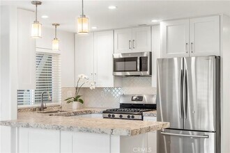 352 Y Pl, Unit B in Laguna Beach, CA - Foto de edificio - Building Photo