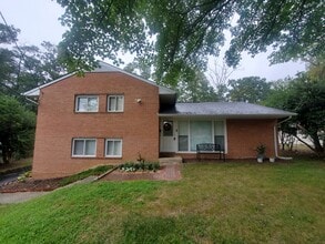7010 Leesville Blvd in Springfield, VA - Building Photo - Building Photo