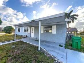 20500 NW 28th Ave in Miami Gardens, FL - Building Photo - Building Photo