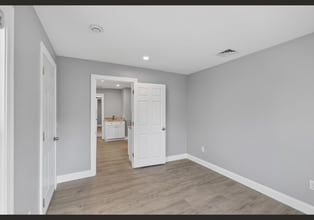 122 Brookside Ave in West Warwick, RI - Building Photo - Building Photo