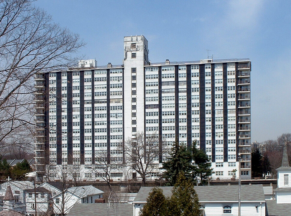 Embassy Towers in Bridgeport, CT - Building Photo