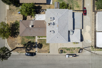 188 W Citrus Dr in Farmersville, CA - Building Photo - Building Photo