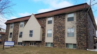 Crestwood Apartments in Peoria, IL - Foto de edificio - Building Photo