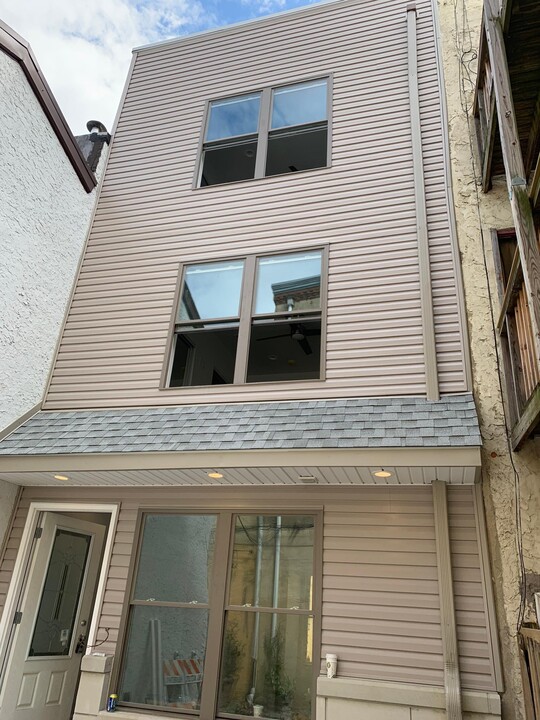 922 E Passyunk Ave, Unit 3 in Philadelphia, PA - Building Photo