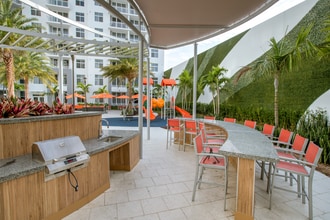 The Landmark South in Doral, FL - Foto de edificio - Building Photo