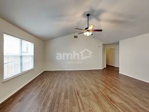 2211 Colorado Bnd in San Antonio, TX - Building Photo - Building Photo