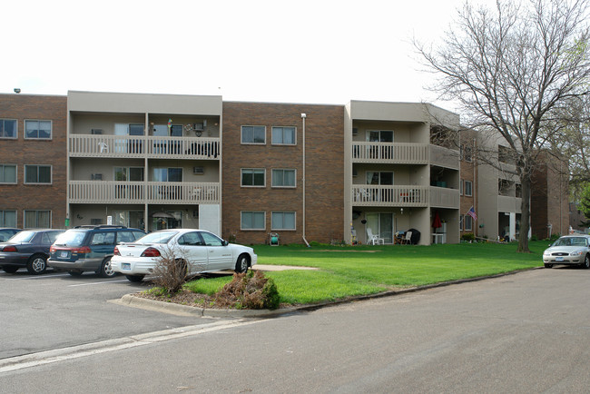 Washington Square Apartments in White Bear Lake, MN - Building Photo - Building Photo