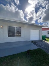 10874 SW 154th Terrace in Miami, FL - Building Photo - Building Photo