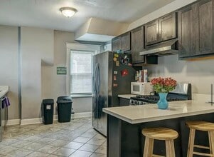 6415 Cates Ave in University City, MO - Foto de edificio - Building Photo