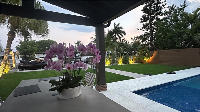 1560 Cleveland Rd in Miami Beach, FL - Building Photo - Building Photo