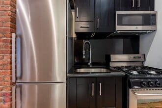314 E 106th St in New York, NY - Building Photo - Building Photo
