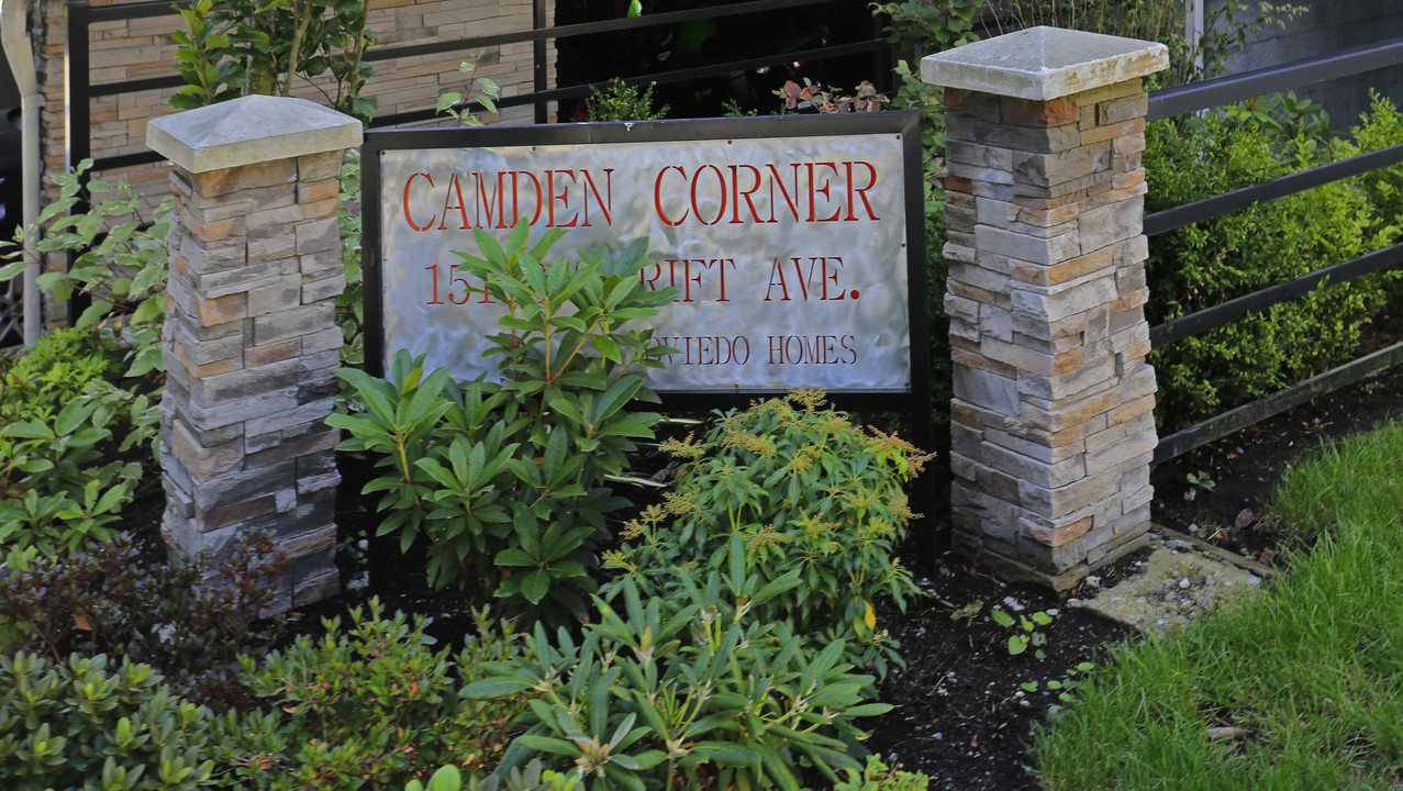 Camden Corner in White Rock, BC - Building Photo