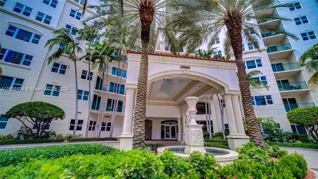 20000 E Country Club Dr, Unit 208 in Aventura, FL - Foto de edificio