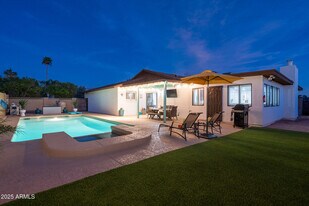 16602 N 66th St in Scottsdale, AZ - Building Photo