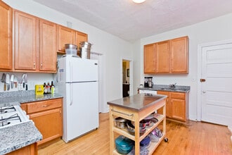 3841 N Bernard St, Unit 1F in Chicago, IL - Building Photo - Building Photo