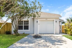 1639 Ridge Pointe Dr in Orlando, FL - Building Photo