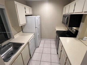 586 Westree Ln in Plantation, FL - Building Photo - Building Photo