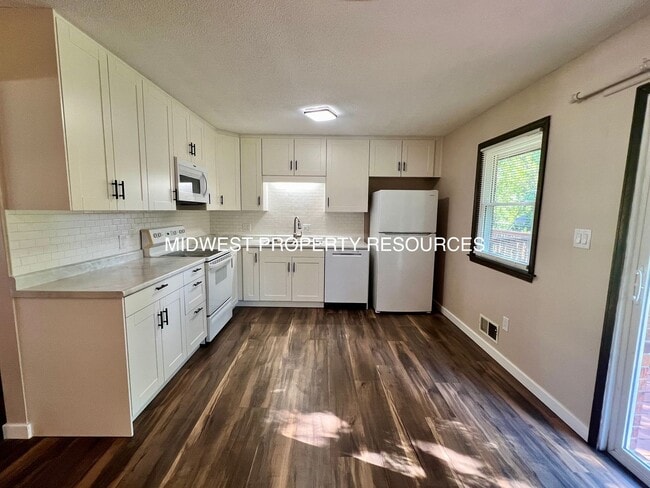 1300 NW 6th Terrace in Blue Springs, MO - Building Photo - Building Photo