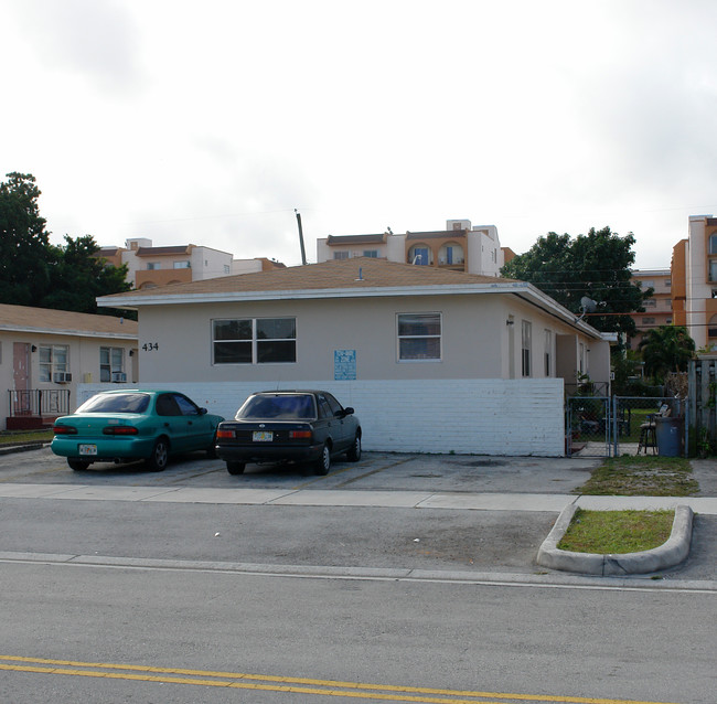 434-442 E 24th St in Hialeah, FL - Building Photo - Building Photo