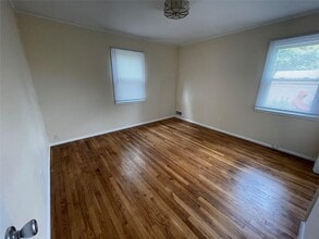 802 S Broadway in Lindenhurst, NY - Building Photo - Building Photo