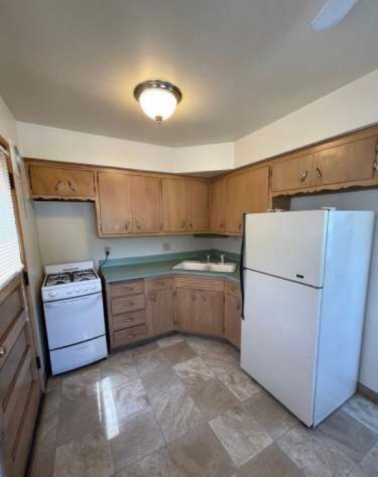 3281 N Oakland Ave, Unit 1 bedroom in Milwaukee, WI - Building Photo - Building Photo