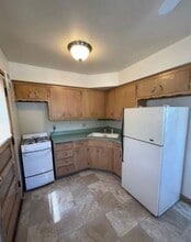 3281 N Oakland Ave, Unit 2 in Milwaukee, WI - Building Photo - Building Photo