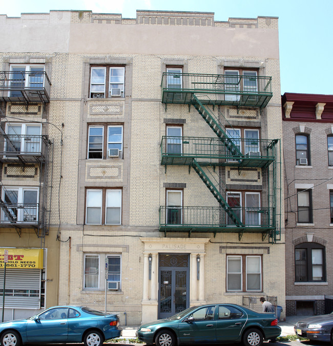 6205 Palisade Ave in West New York, NJ - Building Photo - Building Photo