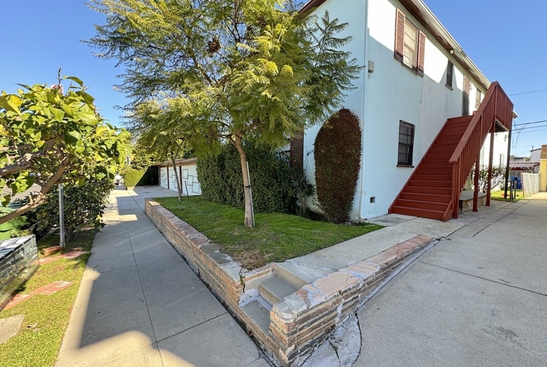 906 Alandele Ave, Unit .5 in Los Angeles, CA - Building Photo