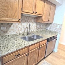 2212 Country Club Dr in Woodridge, IL - Building Photo - Building Photo