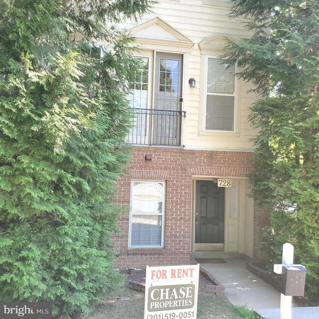 728 Market St E