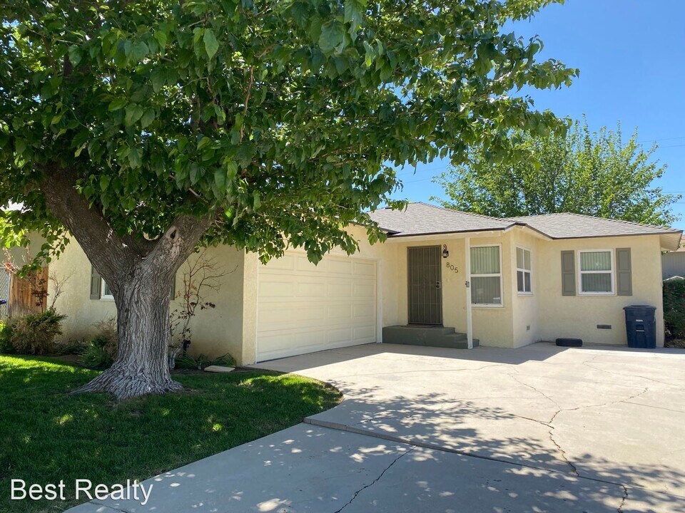 805 Oakwood St Photo