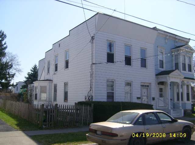 64 Mcelwain Ave in Cohoes, NY - Foto de edificio - Building Photo